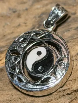 yin-yang-anhaenger-edelstein-trommelstein-heilstein-gebohrt
