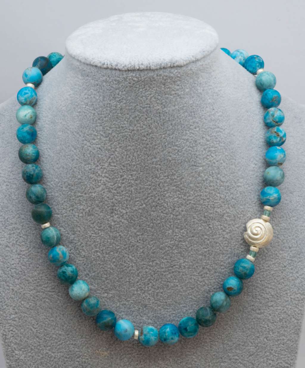 Geburtsstein rhodinierte 925er Sterlingsilber-Kette 45cm, Natürliche himmelblaue Apatit-Edelstein-Vollperlen-zierliche Choker-Halskette für Frauen Energieheilungskristalle 