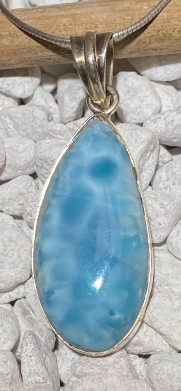 larimar-anhaenger-edelstein-trommelstein-heilstein-gebohrt larimar-anhaenger-edelstein-trommelstein-heilstein-gebohrt