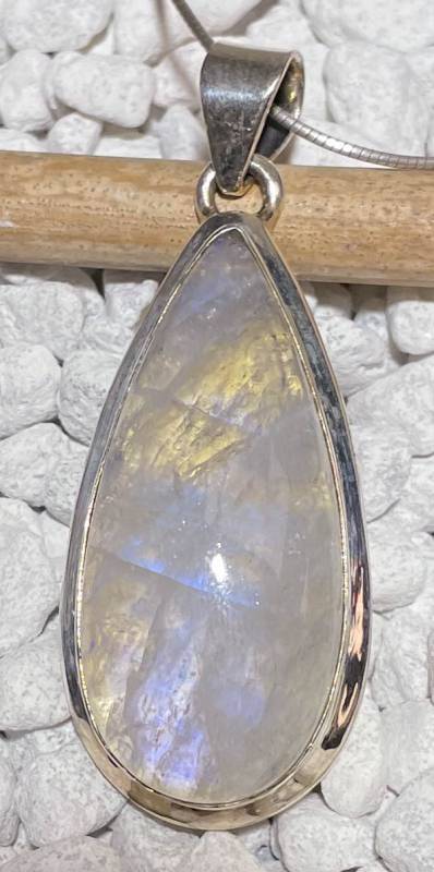 mondstein-anhaenger-edelstein-heiilstein-schmuck-silber