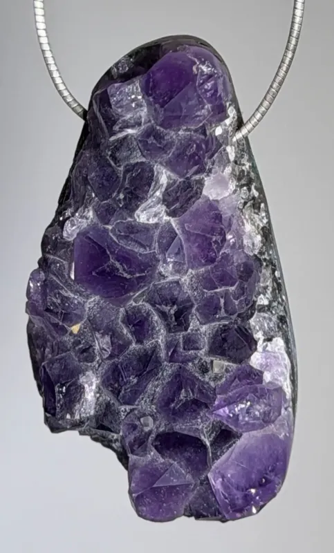 amethyst-anhaenger-druse-edelstein-heilstein