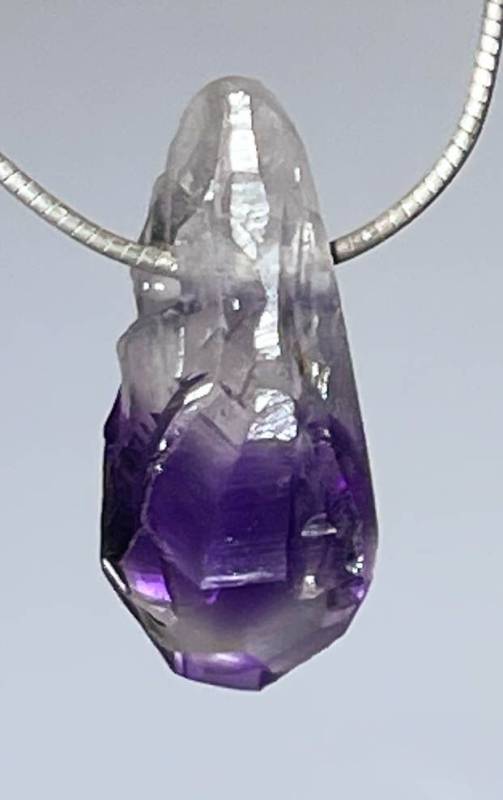 amethyst-anhaenger-edelstein-heilstein-trommelstein-schmuck-gebohrt