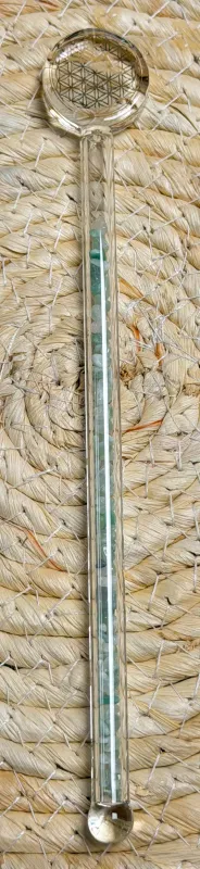 Edelsteinwasser-wassersteine-edelsteine-heilwasser-wasser-energetisieren-chakra-jaspis-amethyst-bergkristall-calcit-sodalith