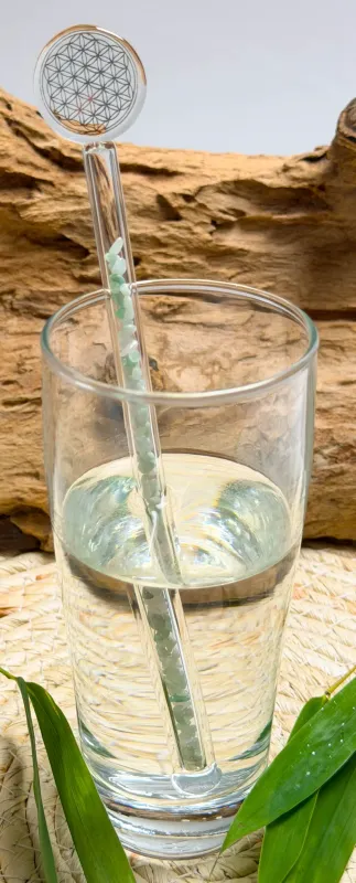 Edelsteinwasser-wassersteine-edelsteine-heilwasser-wasser-energetisieren-chakra-jaspis-amethyst-bergkristall-calcit-sodalith