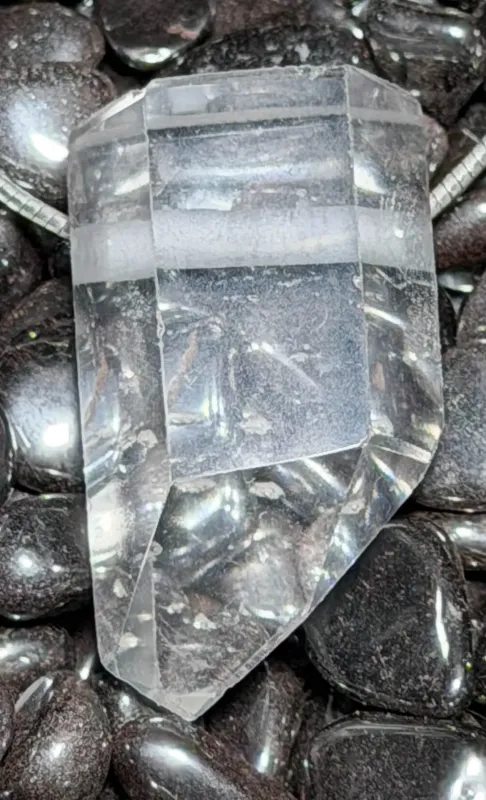 bergkristall-spitze-anhaenger-edelstein-heilstein-schmuck bergkristall-spitze-anhaenger-edelstein-heilstein-schmuck