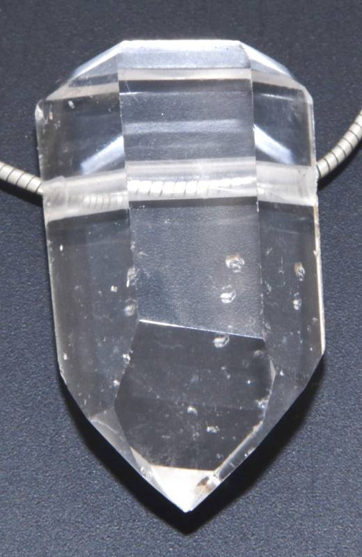 bergkristall-spitze-anhaenger-edelstein-heilstein-schmuck bergkristall-spitze-anhaenger-edelstein-heilstein-schmuck