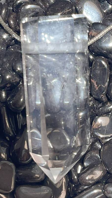 bergkristall-spitze-anhaenger-edelstein-trommelstein-schmuck-gebohrt bergkristall-spitze-anhaenger-edelstein-trommelstein-schmuck-gebohrt
