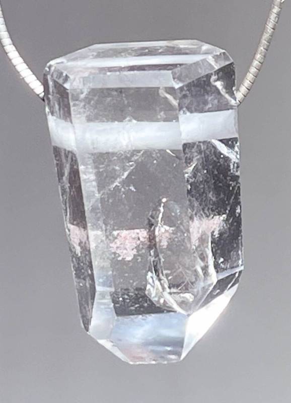 bergkristall-spitze-anhaenger-edelstein-trommelstein-heilstein-schmuck bergkristall-spitze-anhaenger-edelstein-trommelstein-heilstein-schmuck