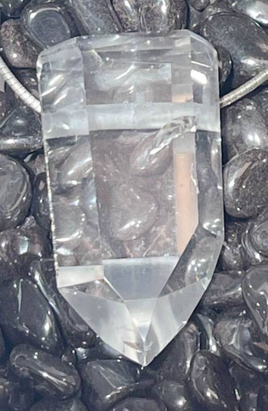 bergkristall-spitze-anhaenger-edelstein-trommelstein-schmuck-gebohrt-heilstein bergkristall-spitze-anhaenger-edelstein-trommelstein-schmuck-gebohrt-heilstein