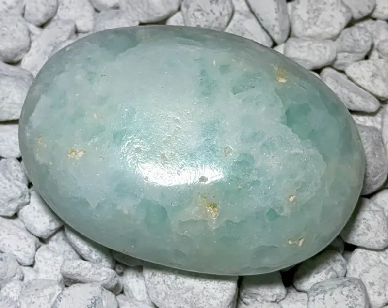 calcit-seifenstein-handschmeichler-edelstein-heilstein