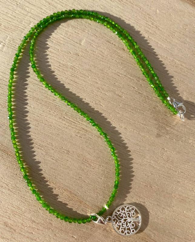 chromdiopsid-kette-edelstein-heilstein-edelsteinkette-schmuck-seelensteinchen chromdiopsid-kette-edelstein-heilstein-edelsteinkette-schmuck-seelensteinchen
