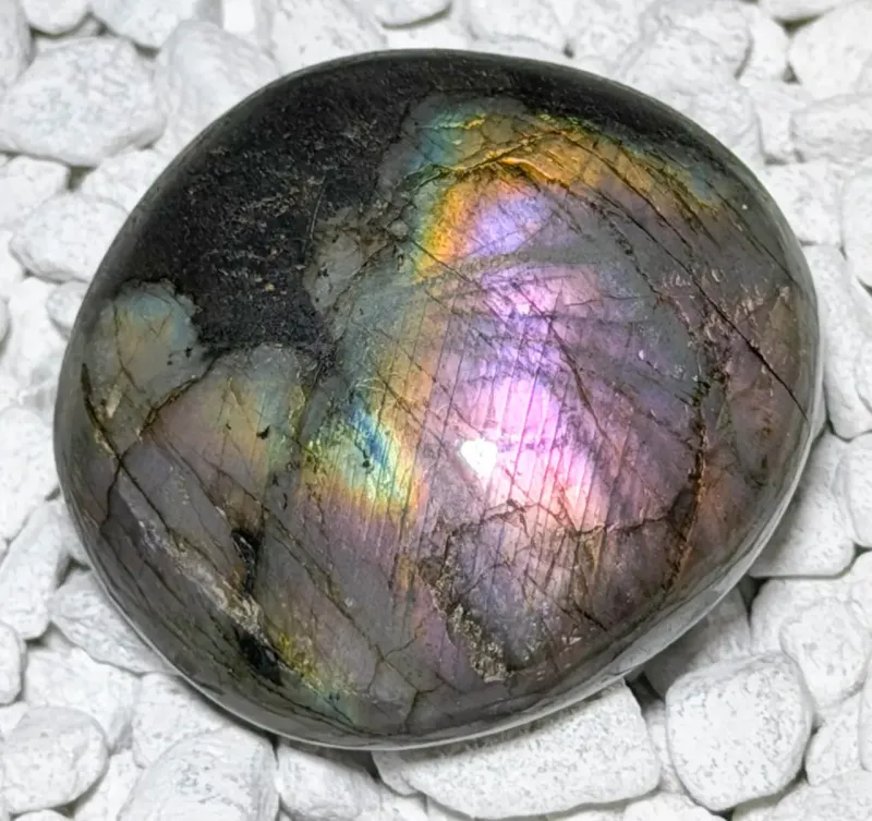 labradorit-auflagestein-edelstein-trommelstein-heilstein-seelensteinch