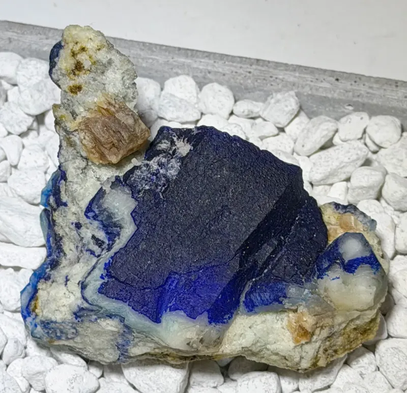 lapislazuli-anhaenger-atlantisstein-edelstein-trommelstein-heilstein-schmuck-edelsteinschmuck