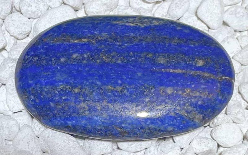 lapislazuli-lapis-lazuli-seifenstein-edelstein-heilstein-handschmeichler