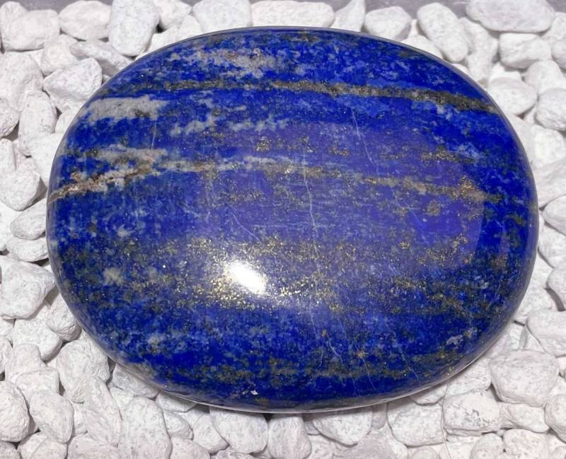 lapislazuli-lapis-lazuli-seifenstein-edelstein-heilstein-handschmeichler