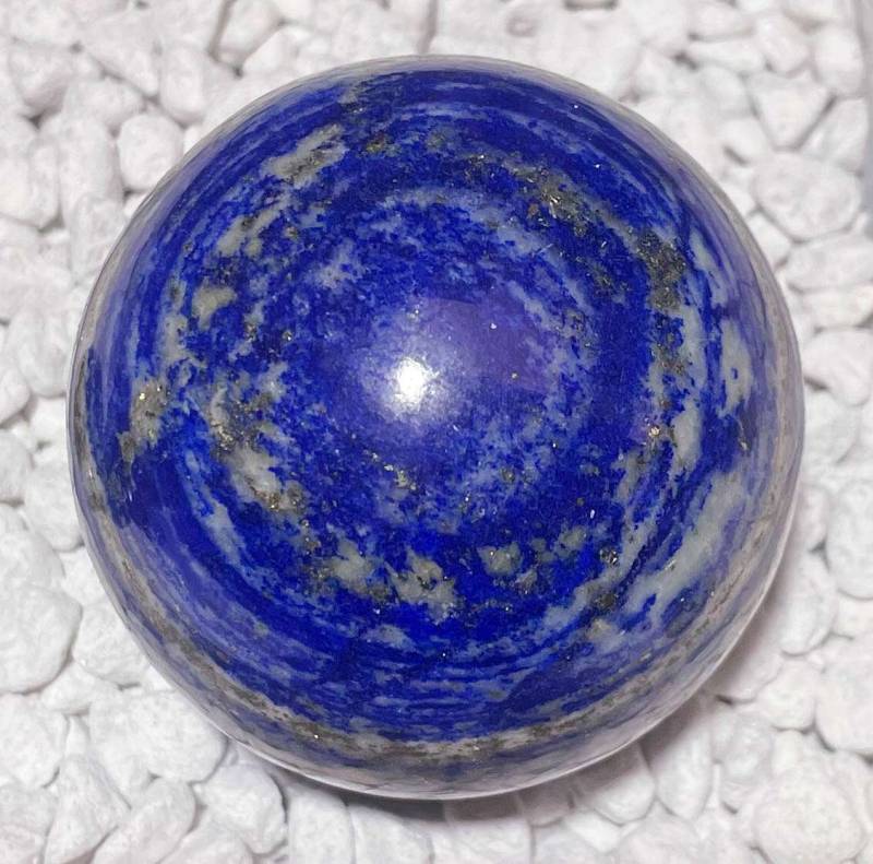 lapislazuli-lapis-lazuli-kugel-edelstein-heilstein-handschmeichler