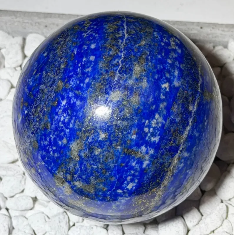 lapislazuli-lapis-lazuli-kugel-edelstein-heilstein-handschmeichler