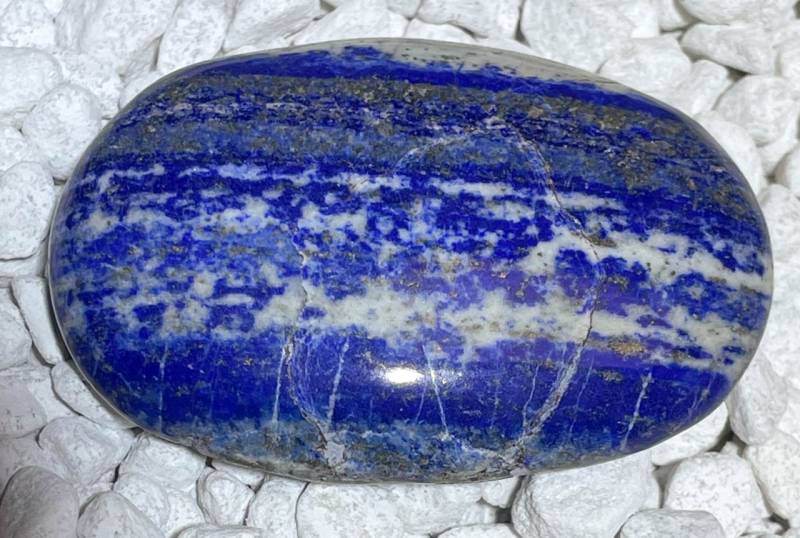 lapislazuli-lapis-lazuli-seifenstein-edelstein-heilstein-handschmeichler