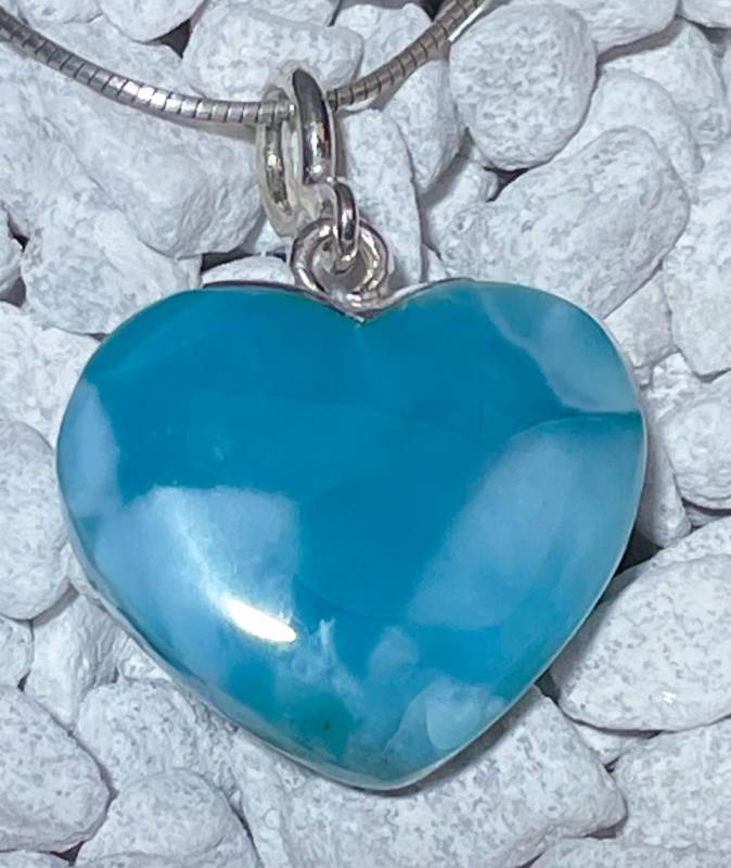 larimar-anhaenger-edelstein-trommelstein-heilstein-gebohrt larimar-anhaenger-edelstein-trommelstein-heilstein-gebohrt