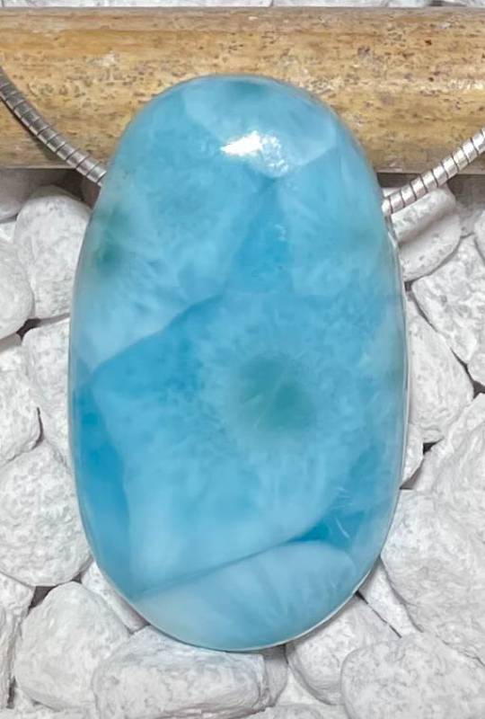 larimar-anhaenger-edelstein-trommelstein-heilstein-gebohrt