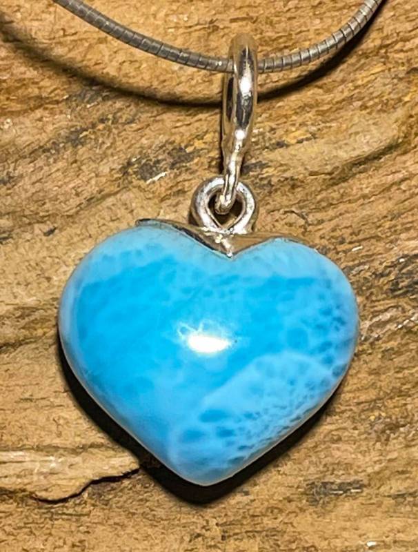 larimar-anhaenger-edelstein-trommelstein-heilstein-gebohrt larimar-anhaenger-edelstein-trommelstein-heilstein-gebohrt