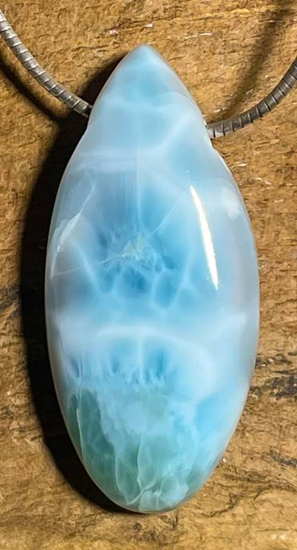 Larimar Anhänger – blauer Edelstein für Ruhe und Gelassenheit