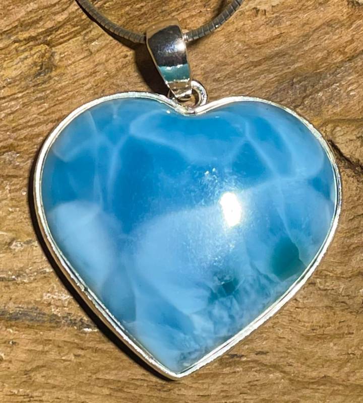 larimar-anhaenger-edelstein-trommelstein-heilstein-gebohrt larimar-anhaenger-edelstein-trommelstein-heilstein-gebohrt