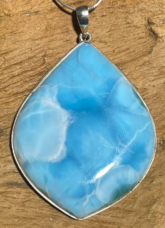larimar-anhaenger-edelstein-trommelstein-heilstein-gebohrt larimar-anhaenger-edelstein-trommelstein-heilstein-gebohrt