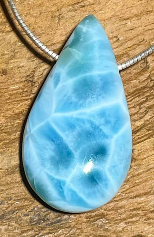 larimar-anhaenger-edelstein-trommelstein-heilstein-gebohrt