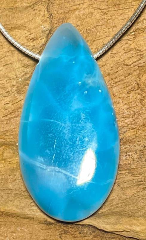 larimar-anhaenger-edelstein-trommelstein-heilstein-gebohrt