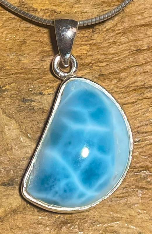 larimar-anhaenger-edelstein-trommelstein-heilstein-gebohrt