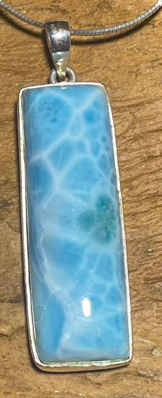 larimar-anhaenger-edelstein-trommelstein-heilstein-gebohrt