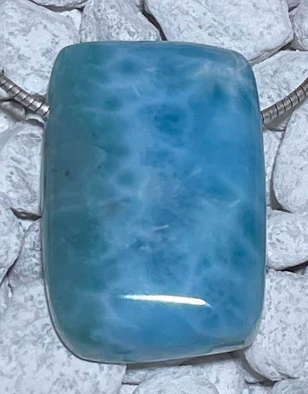 larimar-anhaenger-edelstein-trommelstein-heilstein-gebohrt