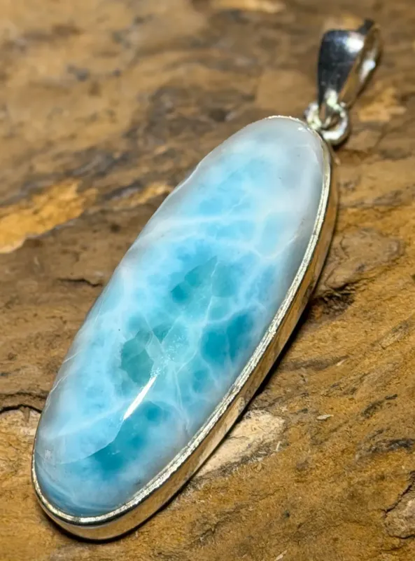 larimar-anhaenger-edelstein-trommelstein-heilstein-gebohrt