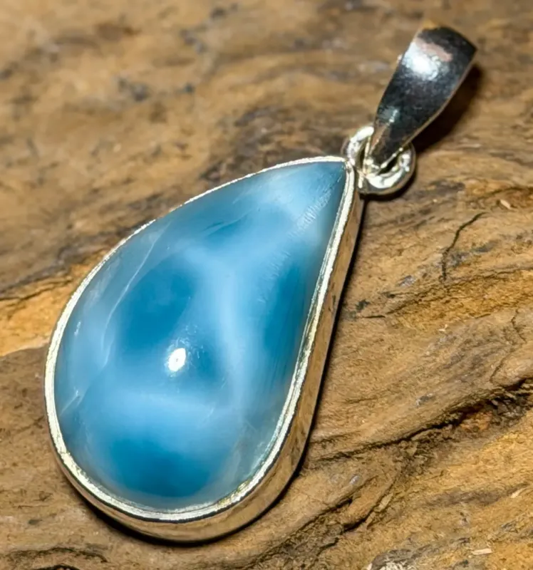 larimar-anhaenger-edelstein-trommelstein-heilstein-gebohrt