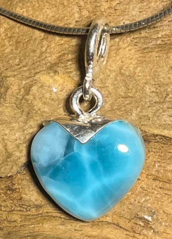 larimar-anhaenger-edelstein-trommelstein-heilstein-gebohrt larimar-anhaenger-edelstein-trommelstein-heilstein-gebohrt