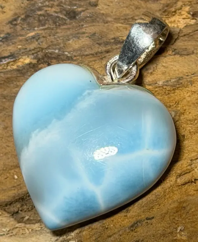 larimar-anhaenger-edelstein-trommelstein-heilstein-gebohrt
