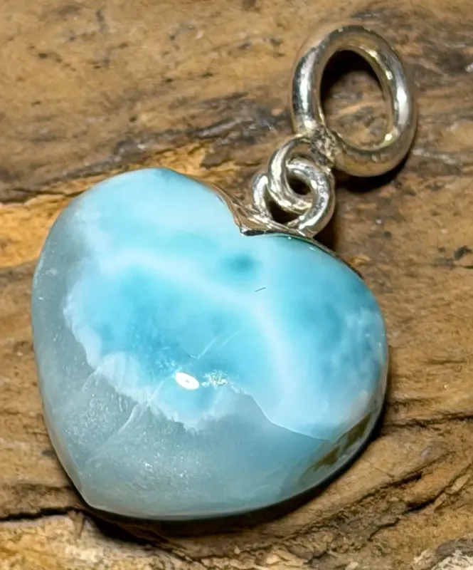 larimar-anhaenger-edelstein-trommelstein-heilstein-gebohrt