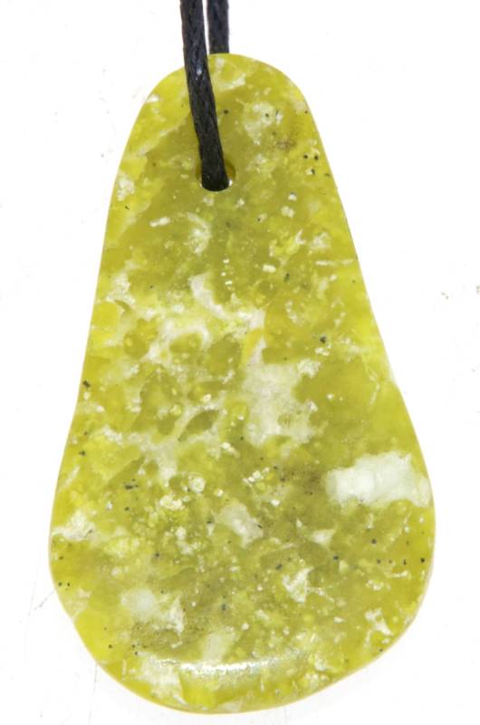 lizardit-jade-anhaenger-edelstein-heilstein-trommelstein-gebohrt