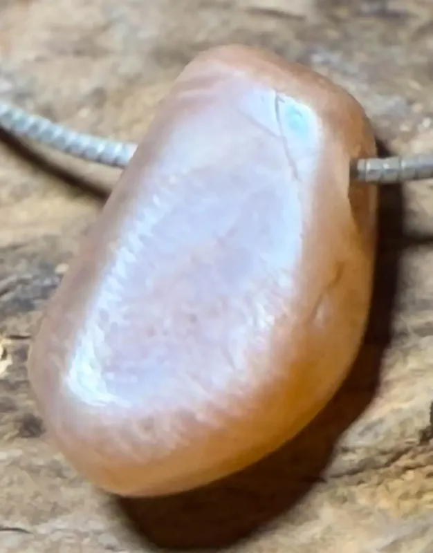 mondstein-anhaenger-edelstein-trommelstein-heilstein-schmuck-edelsteinschmuck