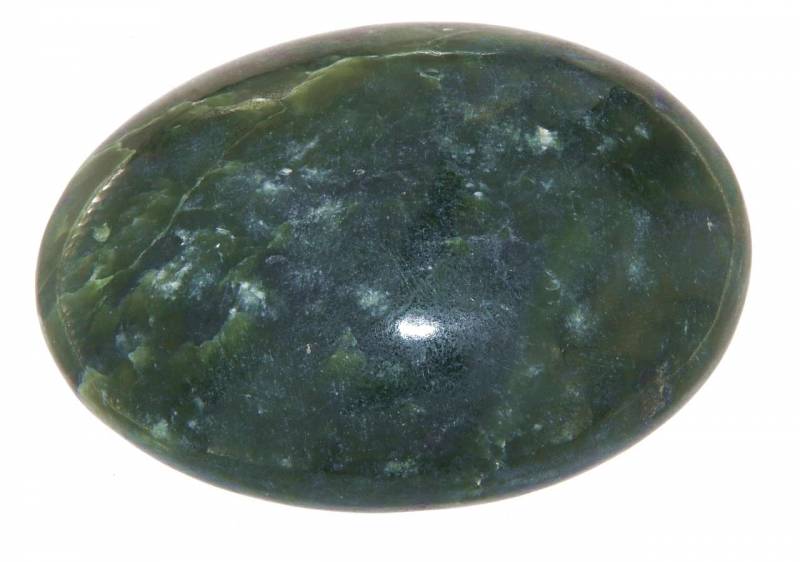 nephrit-jade-seifenstein-edelstein-heilstein-handschmeichler