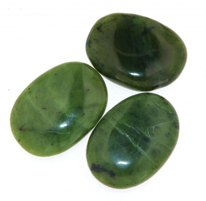 nephrit-jade-auflagestein-edelstein-trommelstein-heilstein-seelensteinch