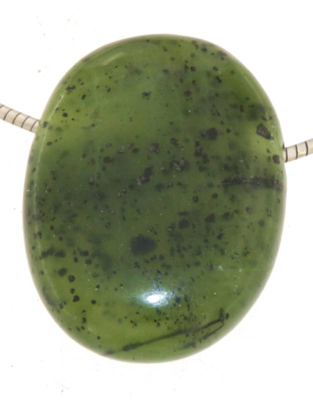 jade-trommelstein-anhaenger-edelstein-heilstein-schmuck