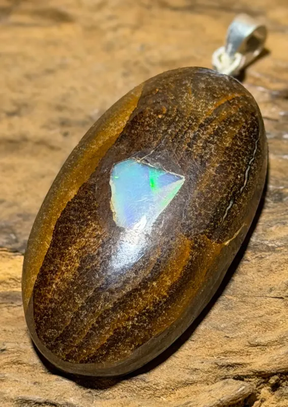 boulder-opal-trommelstein-anhaenger-edelstein