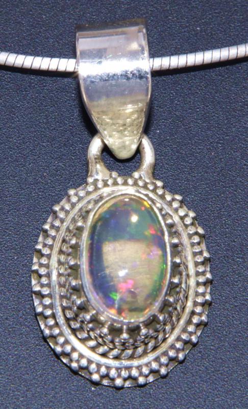 opal-anhaenger-edelstein-heiilstein-schmuck-silber opal-anhaenger-edelstein-heiilstein-schmuck-silber