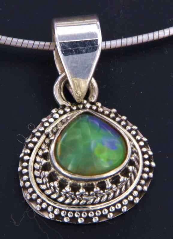 opal-anhaenger-edelstein-heiilstein-schmuck-silber opal-anhaenger-edelstein-heiilstein-schmuck-silber
