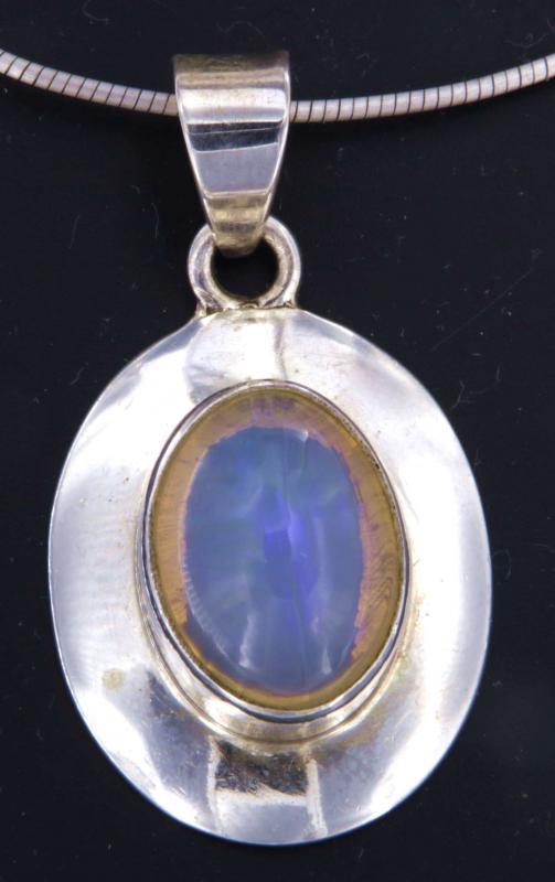 opal-anhaenger-edelstein-heiilstein-schmuck-silber