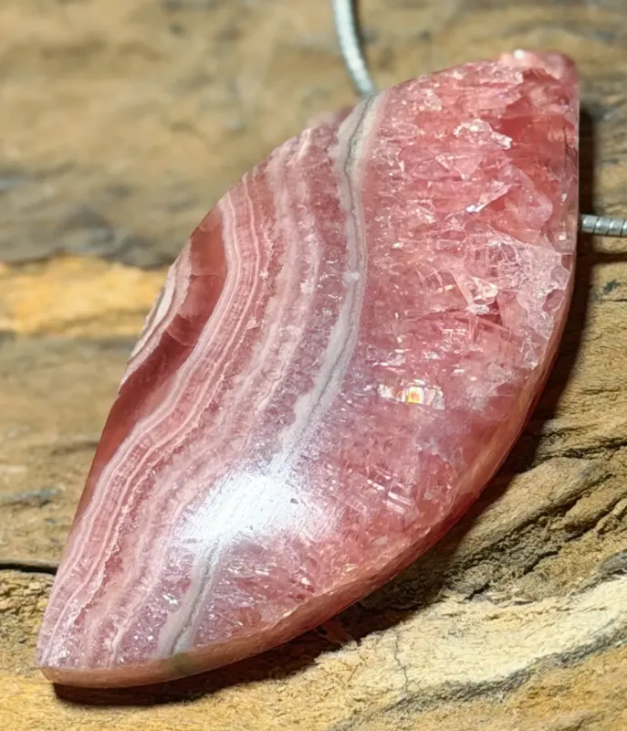 rhodochrosit-anhaenger-edelstein-heilstein-trommelstein-gebohrt-schmuck