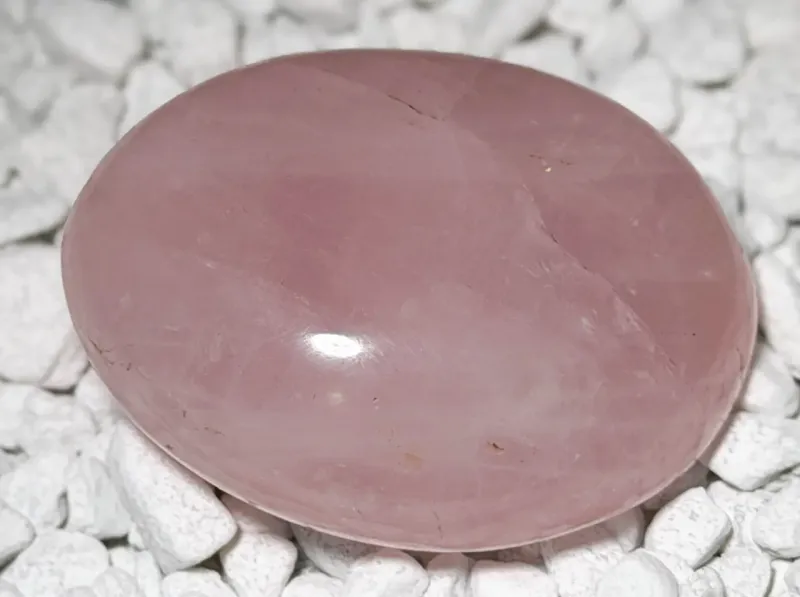 rosenquarz-seifenstein-handschmeichler-edelstein-heilstein
