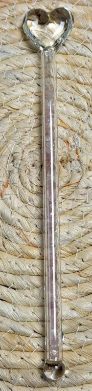 Edelsteinwasser-wassersteine-edelsteine-heilwasser-wasser-energetisieren-chakra-jaspis-amethyst-bergkristall-calcit-sodalith